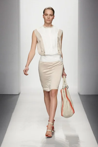 Look 24